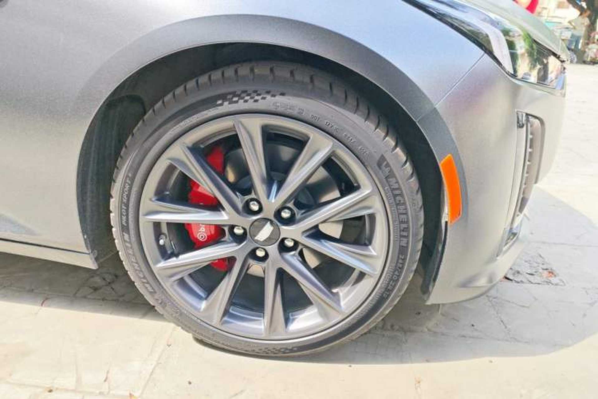 Used Cadillac CT5 2022 28T Prestige Edition Right Front Wheel Hub