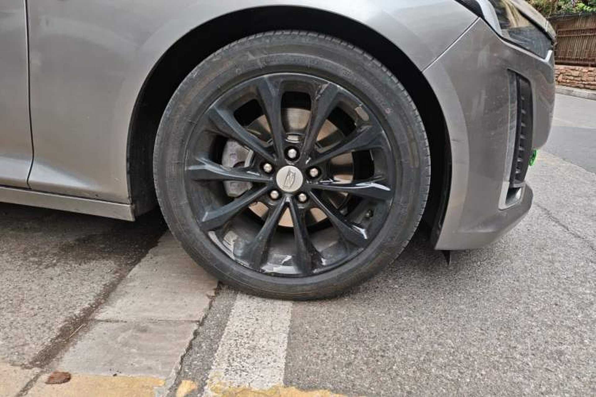 Used Cadillac CT5 2022 28T Luxury Edition Right Front Wheel Hub