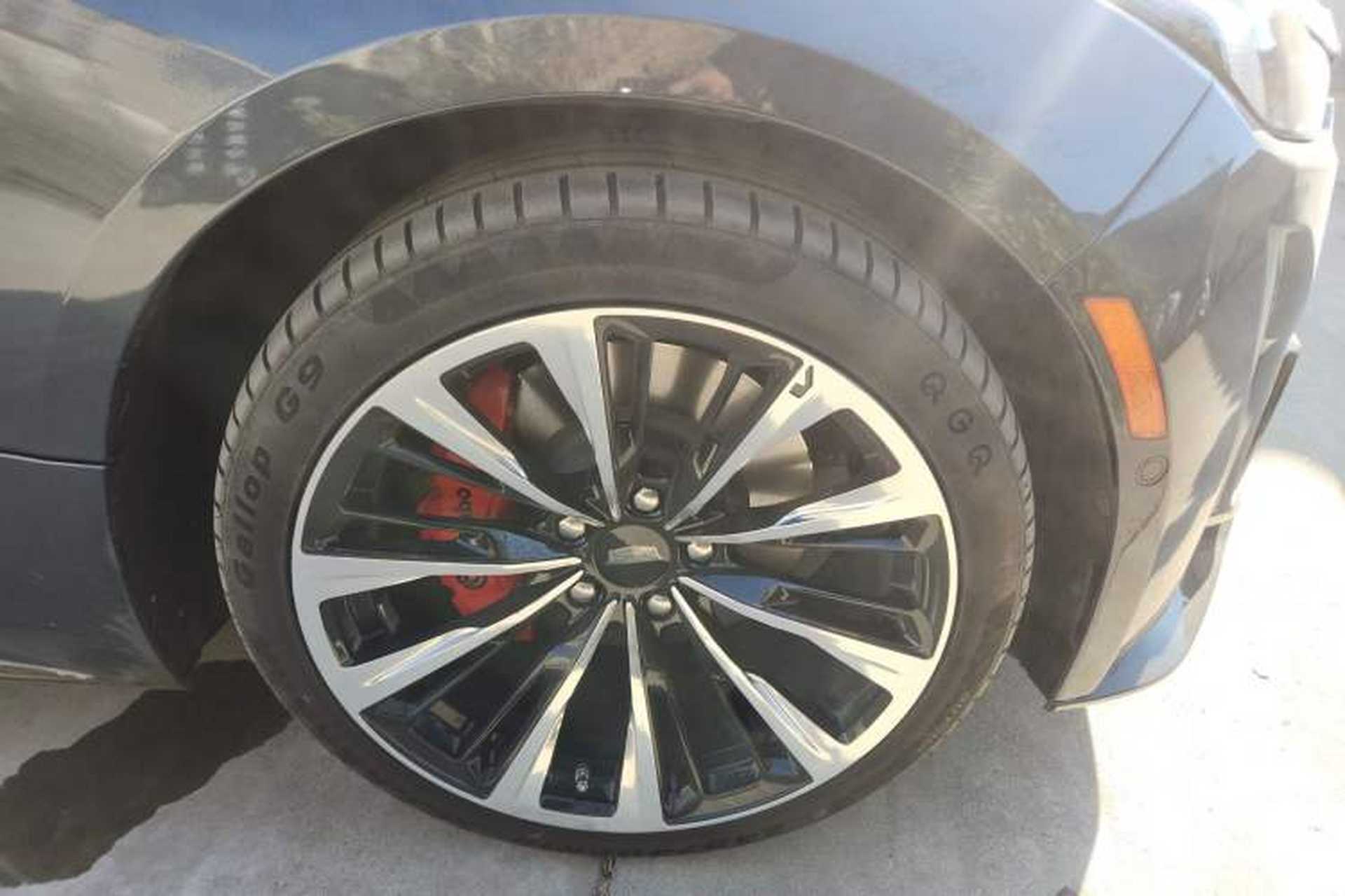 Used Cadillac CT5 2022 28T Prestige Edition Right Front Wheel Hub