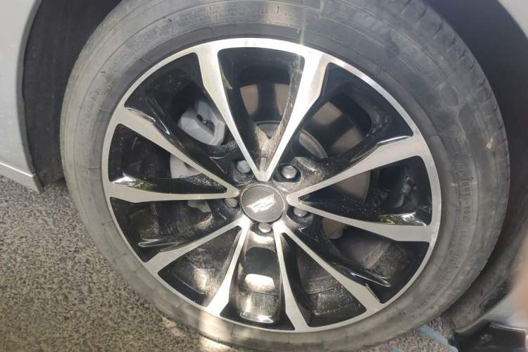 Used Cadillac CT5 2022 28T Luxury Version (Standard Edition) Right Front Wheel Hub