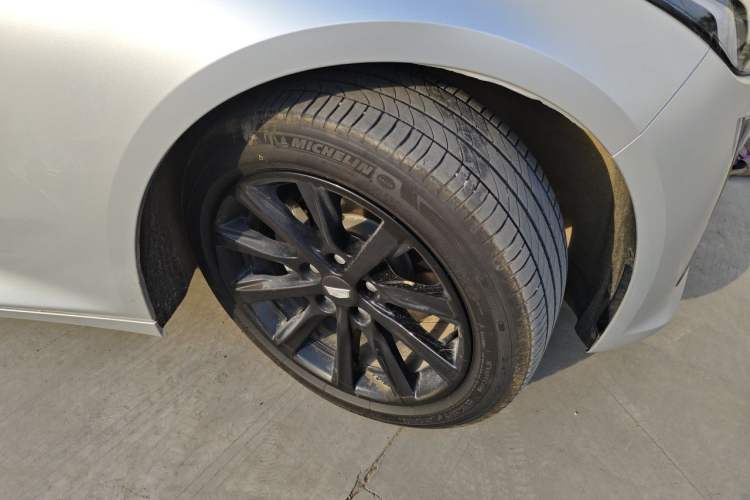 Used Cadillac CT5 2022 28T Fashion Edition Right Front Wheel Hub