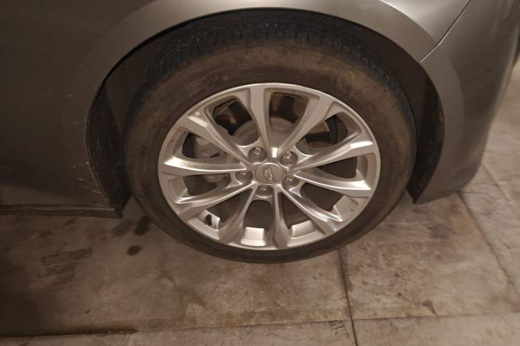 Used Cadillac CT5 2022 28T Luxury Version (Standard Edition) Right Front Wheel Hub