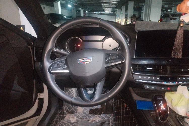 Used Cadillac CT5 2022 28T Luxury Edition Steering Wheel