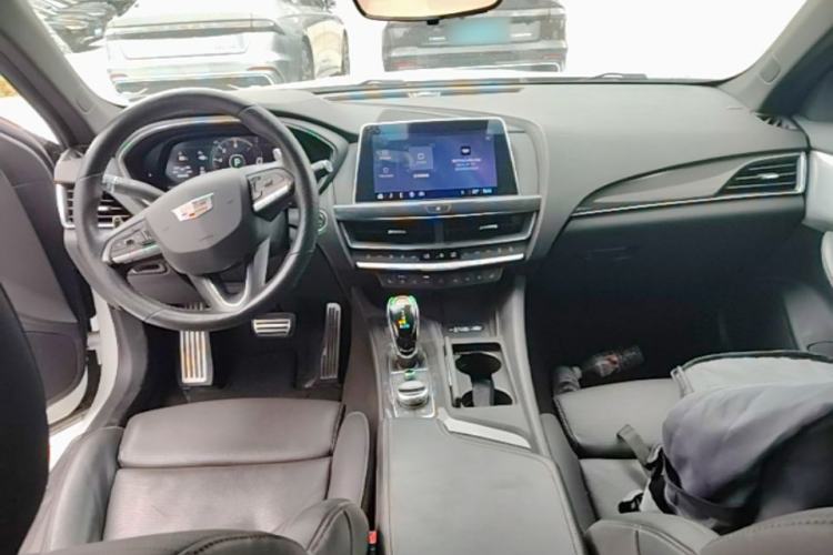 Used Cadillac CT5 2022 28T Platinum Edition Center Console