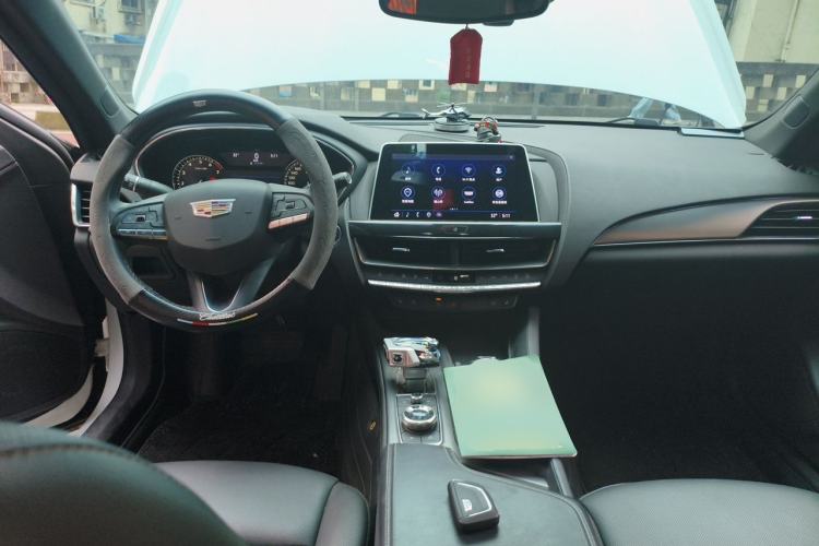 Used Cadillac CT5 2022 28T Luxury Edition Center Console