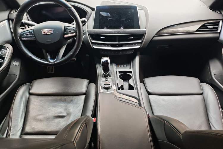Used Cadillac CT5 2022 28T Platinum Edition Center Console