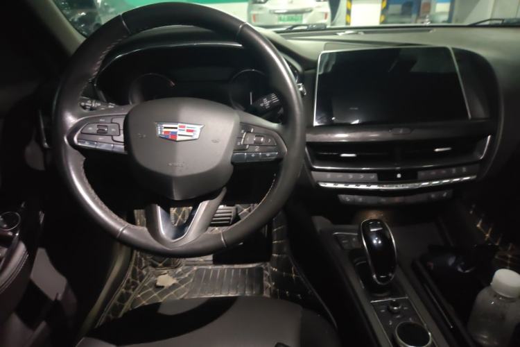 Used Cadillac CT5 2022 28T Platinum Edition Center Console