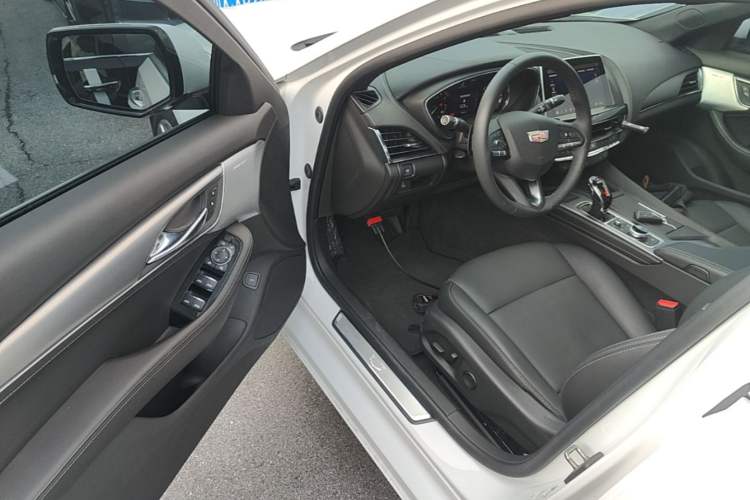 Used Cadillac CT5 2022 28T Luxury Edition Driver Seat