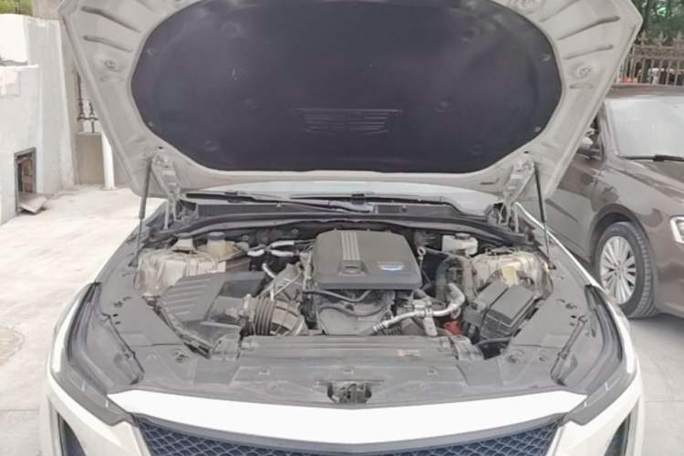 Used Cadillac CT5 2022 28T Platinum Edition Engine Bay
