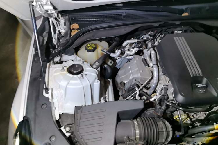 Used Cadillac CT5 2022 28T Luxury Edition Engine Bay Right
