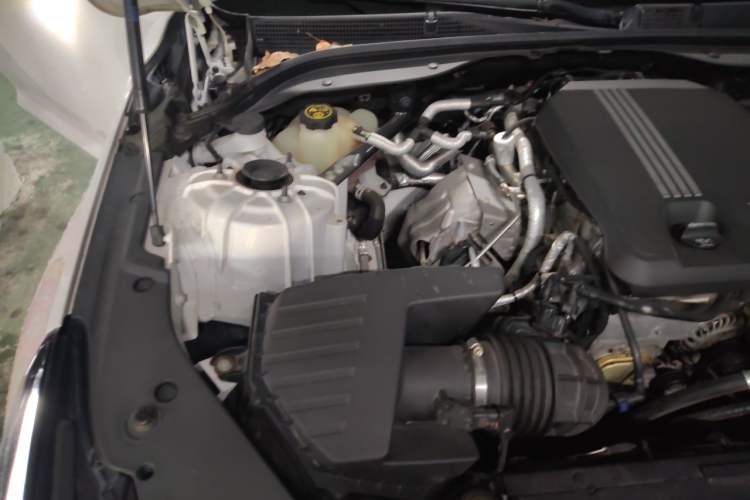 Used Cadillac CT5 2022 28T Platinum Edition Engine Bay Right