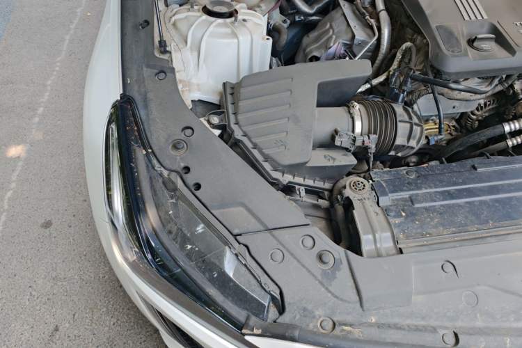 Used Cadillac CT5 2022 28T Luxury Edition Engine Bay Right