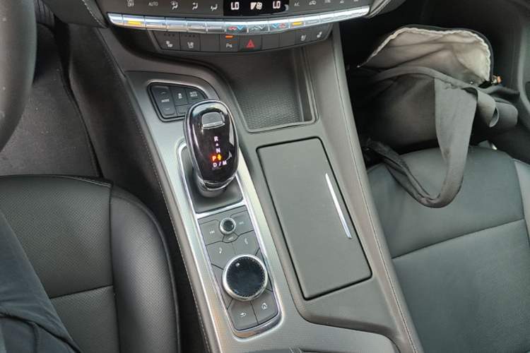 Used Cadillac CT5 2022 28T Luxury Edition Gear Lever