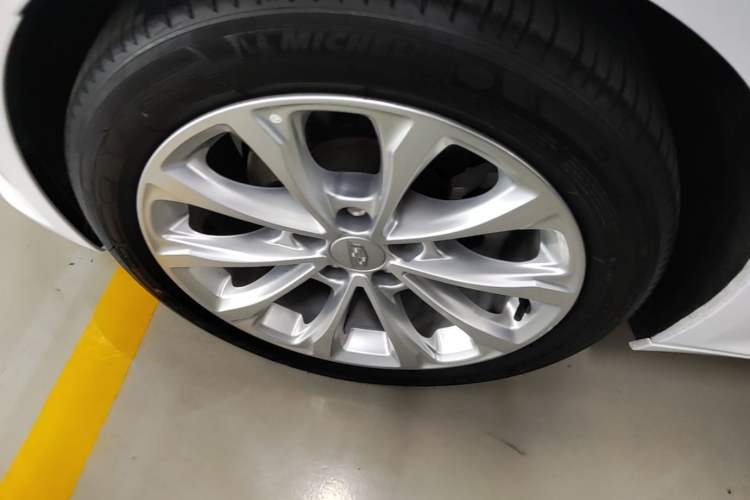 Used Cadillac CT5 2022 28T Luxury Version (Standard Edition) Left Front Wheel Hub