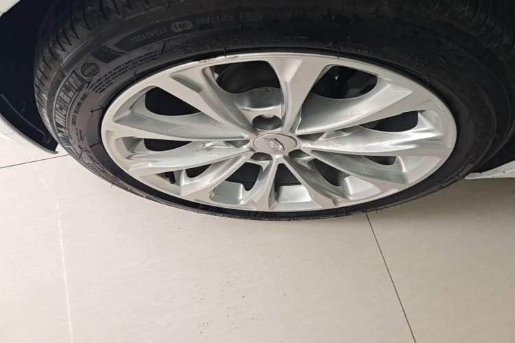 Used Cadillac CT5 2022 28T Luxury Version (Standard Edition) Left Front Wheel Hub