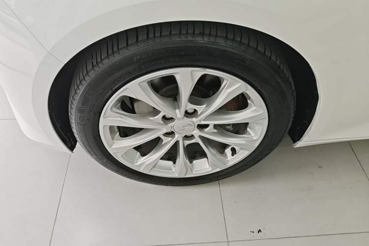 Used Cadillac CT5 2022 28T Luxury Version (Standard Edition) Left Front Wheel Hub