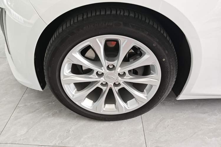 Used Cadillac CT5 2022 28T Luxury Version (Standard Edition) Left Front Wheel Hub