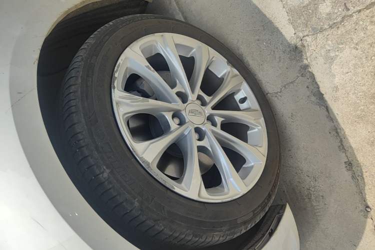 Used Cadillac CT5 2022 28T Luxury Version (Standard Edition) Left Front Wheel Hub