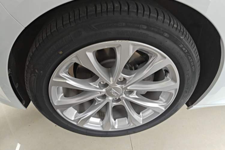 Used Cadillac CT5 2022 28T Luxury Version (Standard Edition) Left Front Wheel Hub