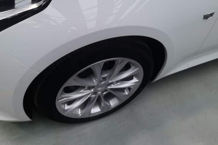 Used Cadillac CT5 2022 28T Luxury Edition Left Front Wheel Hub