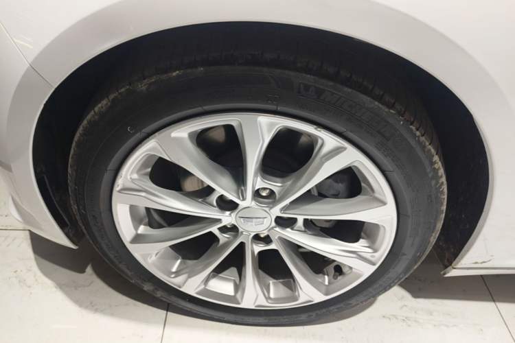 Used Cadillac CT5 2022 28T Luxury Edition Left Front Wheel Hub