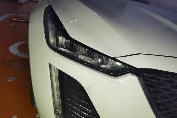 Used Cadillac CT5 2022 28T Luxury Version (Standard Edition) Right Front Headlight