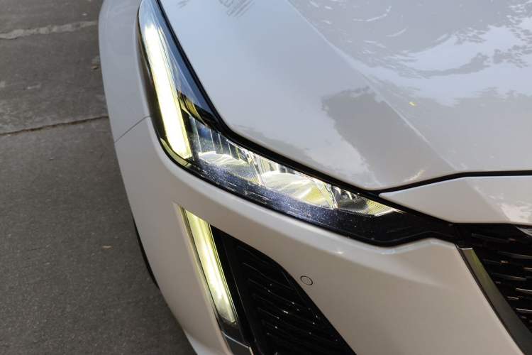 Used Cadillac CT5 2022 28T Luxury Version (Standard Edition) Right Front Headlight