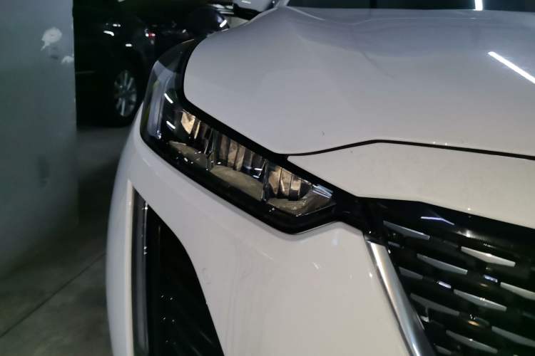 Used Cadillac CT5 2022 28T Luxury Edition Right Front Headlight