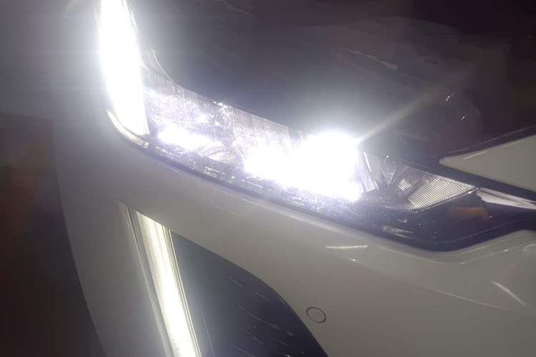 Used Cadillac CT5 2022 28T Luxury Version (Standard Edition) Right Front Headlight