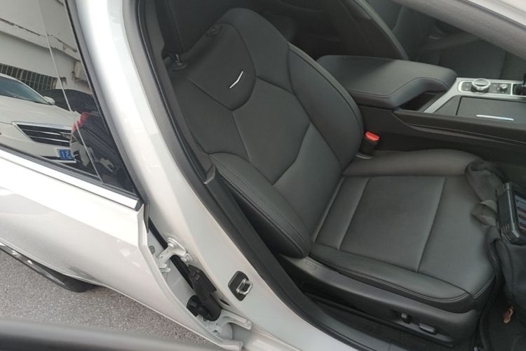 Used Cadillac CT5 2022 28T Luxury Edition Right Front Seat