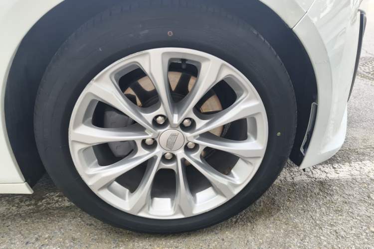 Used Cadillac CT5 2022 28T Luxury Version (Standard Edition) Right Front Wheel Hub