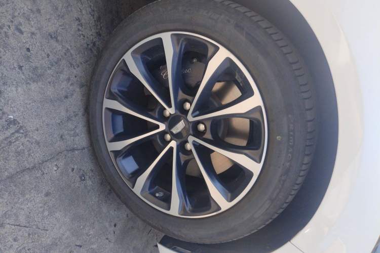 Used Cadillac CT5 2022 28T Prestige Edition Right Front Wheel Hub