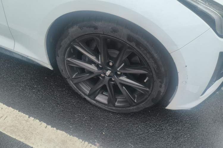 Used Cadillac CT5 2022 28T Platinum Super Driver-Assistance Edition Right Front Wheel Hub