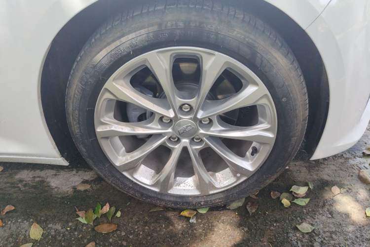 Used Cadillac CT5 2022 28T Luxury Version (Standard Edition) Right Front Wheel Hub