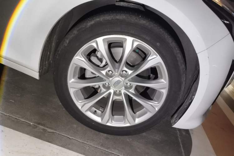 Used Cadillac CT5 2022 28T Luxury Version (Standard Edition) Right Front Wheel Hub