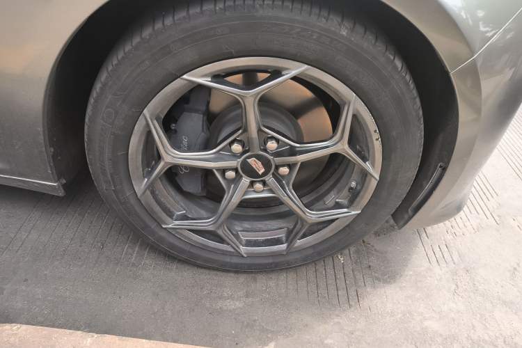 Used Cadillac CT5 2022 28T Prestige Edition Right Front Wheel Hub
