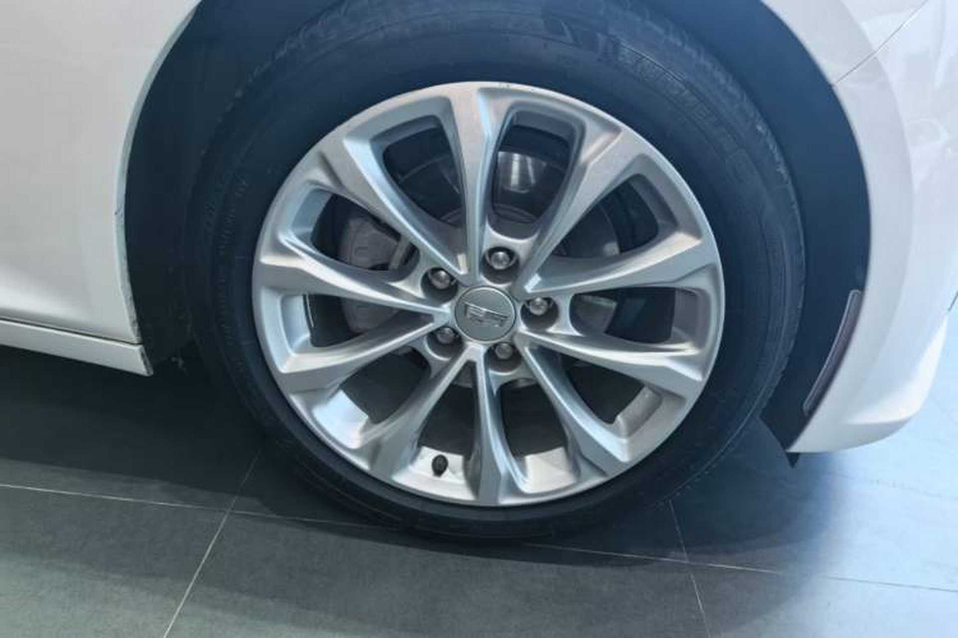 Used Cadillac CT5 2022 28T Luxury Edition Right Front Wheel Hub