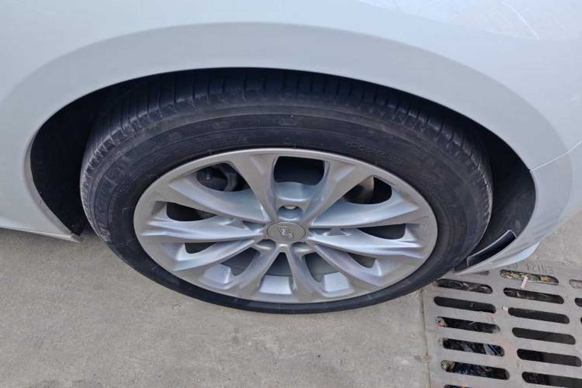 Used Cadillac CT5 2022 28T Luxury Version (Standard Edition) Right Front Wheel Hub