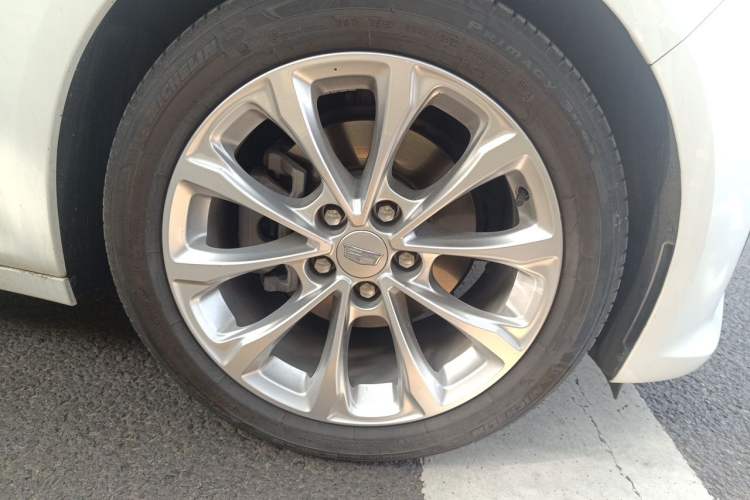 Used Cadillac CT5 2022 28T Luxury Version (Standard Edition) Right Front Wheel Hub