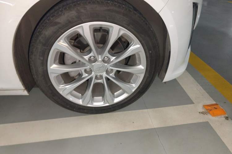 Used Cadillac CT5 2022 28T Luxury Version (Standard Edition) Right Front Wheel Hub