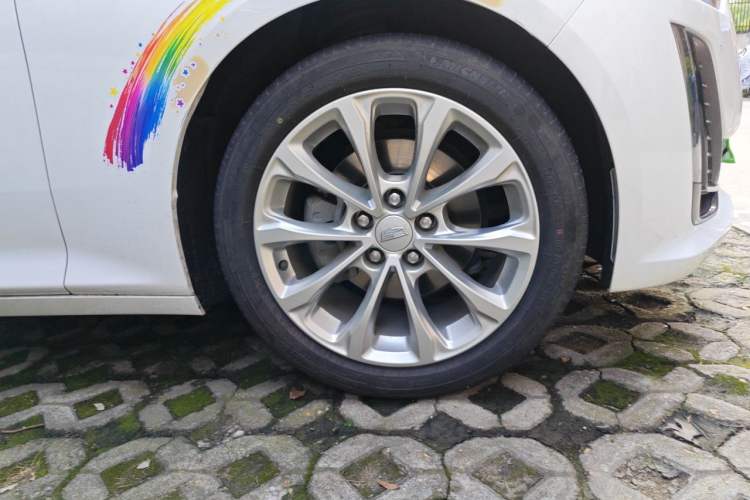 Used Cadillac CT5 2022 28T Luxury Edition Right Front Wheel Hub
