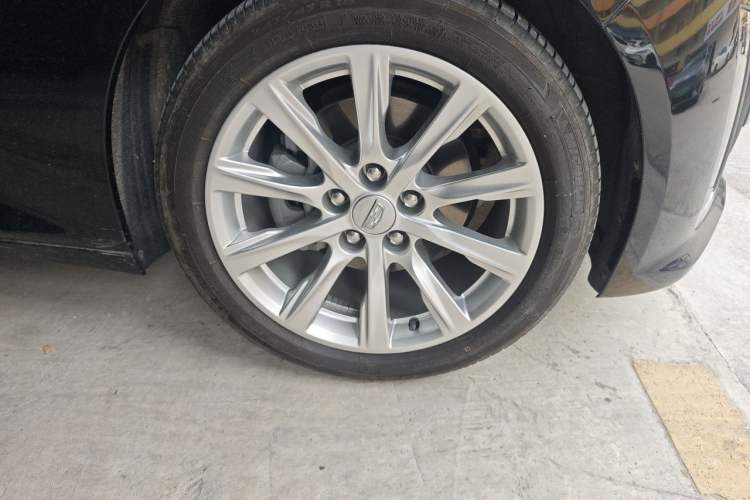Used Cadillac CT5 2022 28T Fashion Edition Right Front Wheel Hub