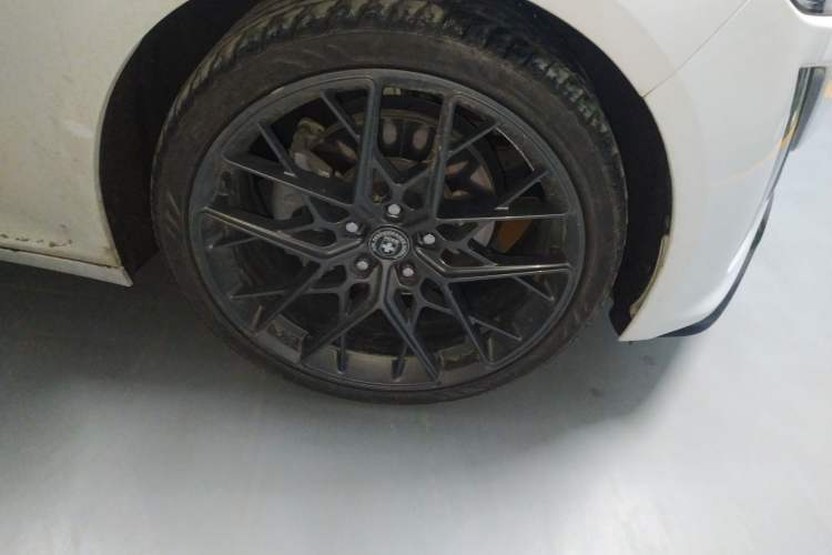 Used Cadillac CT5 2022 28T Luxury Edition Right Front Wheel Hub