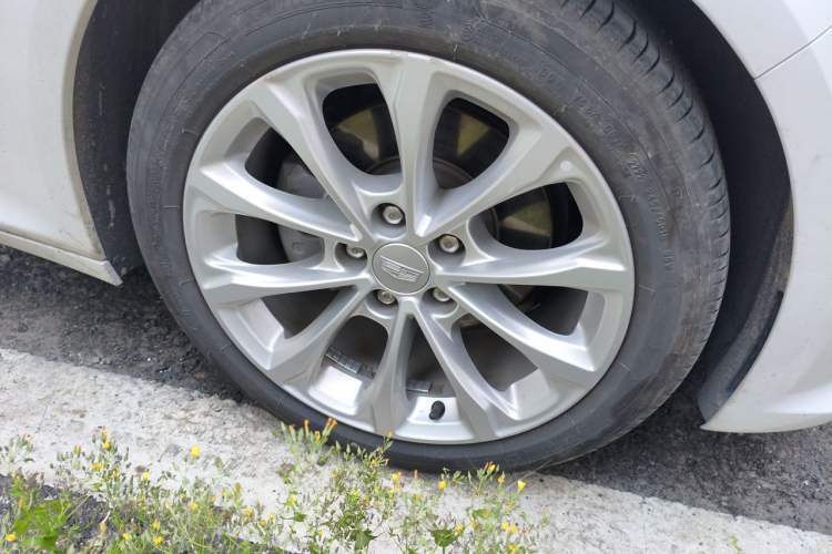 Used Cadillac CT5 2022 28T Luxury Version (Standard Edition) Right Front Wheel Hub