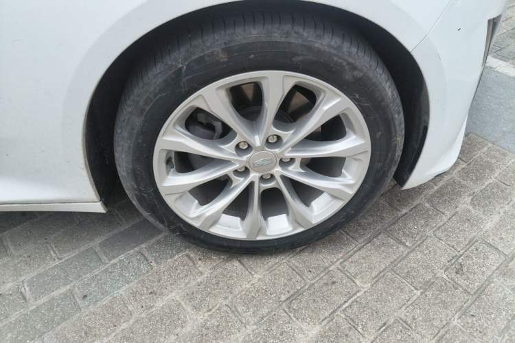 Used Cadillac CT5 2022 28T Luxury Edition Right Front Wheel Hub