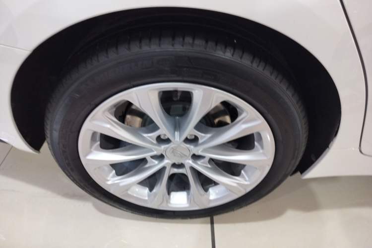 Used Cadillac CT5 2022 28T Luxury Version (Standard Edition) Right Rear Wheel Hub