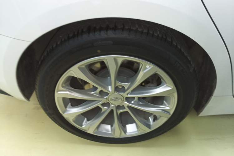 Used Cadillac CT5 2022 28T Luxury Version (Standard Edition) Right Rear Wheel Hub