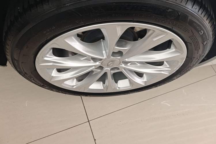 Used Cadillac CT5 2022 28T Luxury Version (Standard Edition) Right Rear Wheel Hub