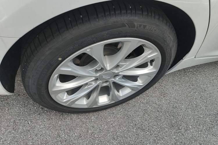 Used Cadillac CT5 2022 28T Luxury Edition Right Rear Wheel Hub