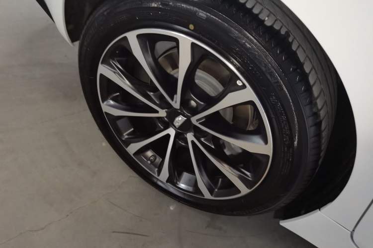 Used Cadillac CT5 2022 28T Prestige Edition Right Rear Wheel Hub